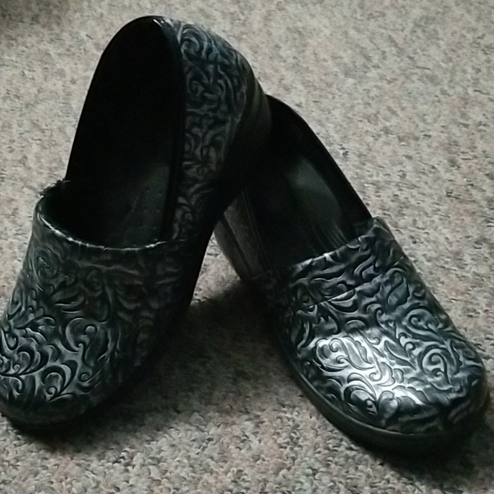 Easy Works by Easy Street Laurie Clogs